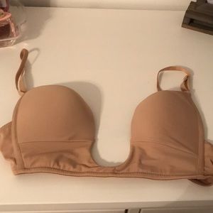 V cut bra